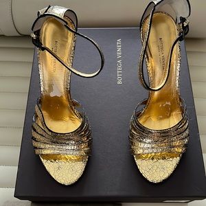 Bottega Veneta Crackled Gold ankle strap heel SZ 39